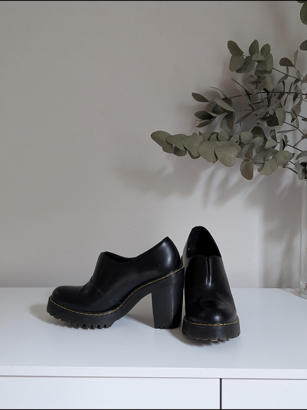 Dr. Martens Cordelia: Black Leather Chunky-Heel Clogs